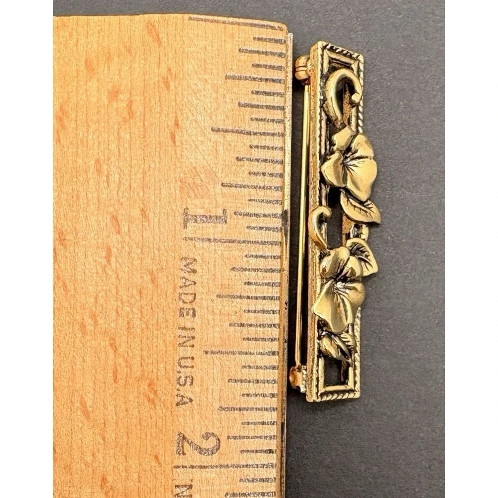 Vintage 1980s Avon Floral Vine Gold Tone Bar Brooch‎ Dainty 1.5
